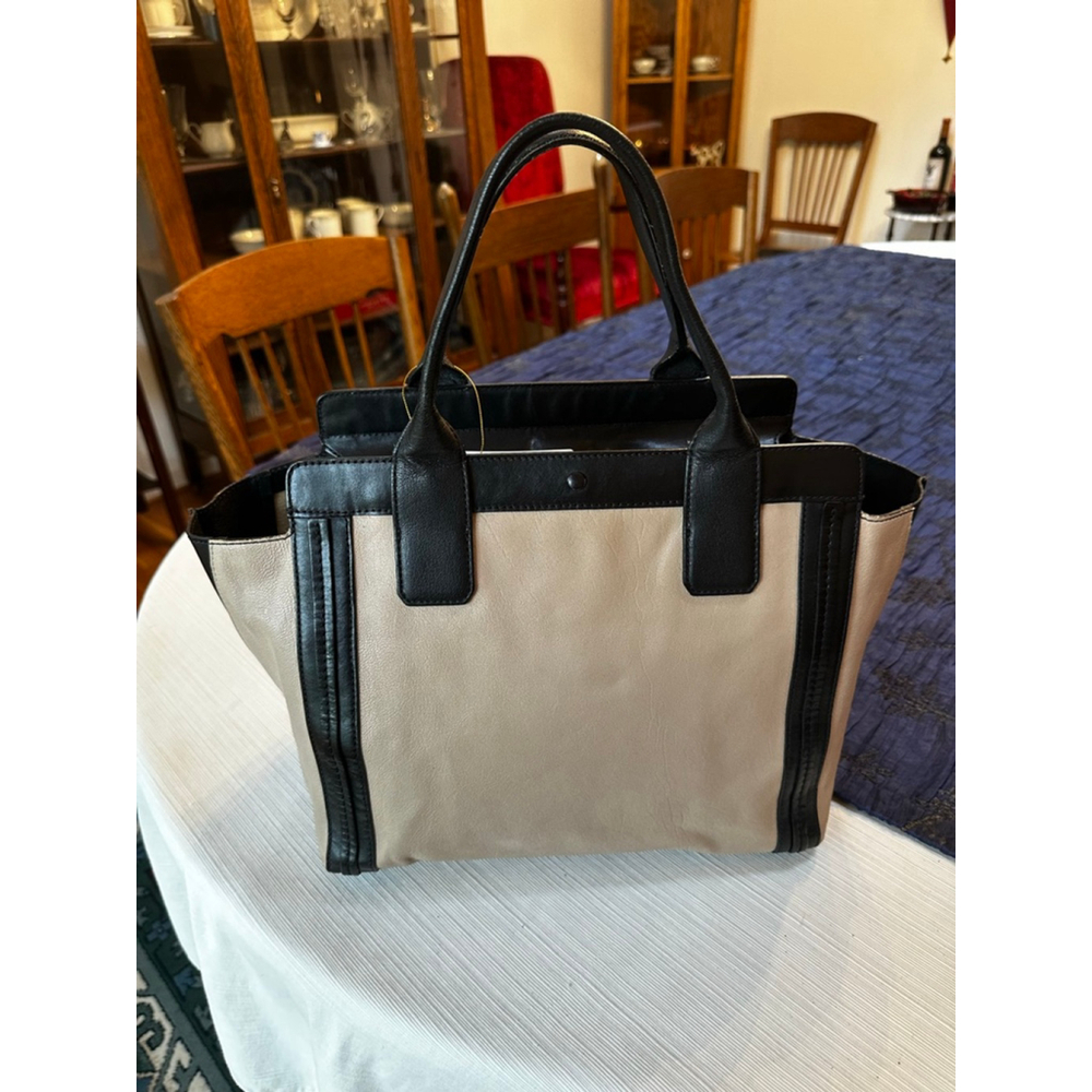 Chloé Beige & Black Leather Tote Bag - Picture 2 of 14
